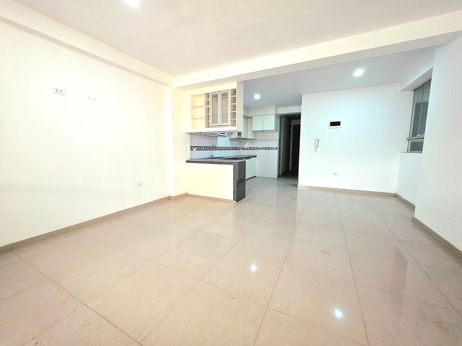 🚨 ¡OPORTUNIDAD ÚNICA EN CARABAYLLO! 🏡✨ DEPARTAMENTO EN 1° PISO + COCHERA INCLUIDA 🚗