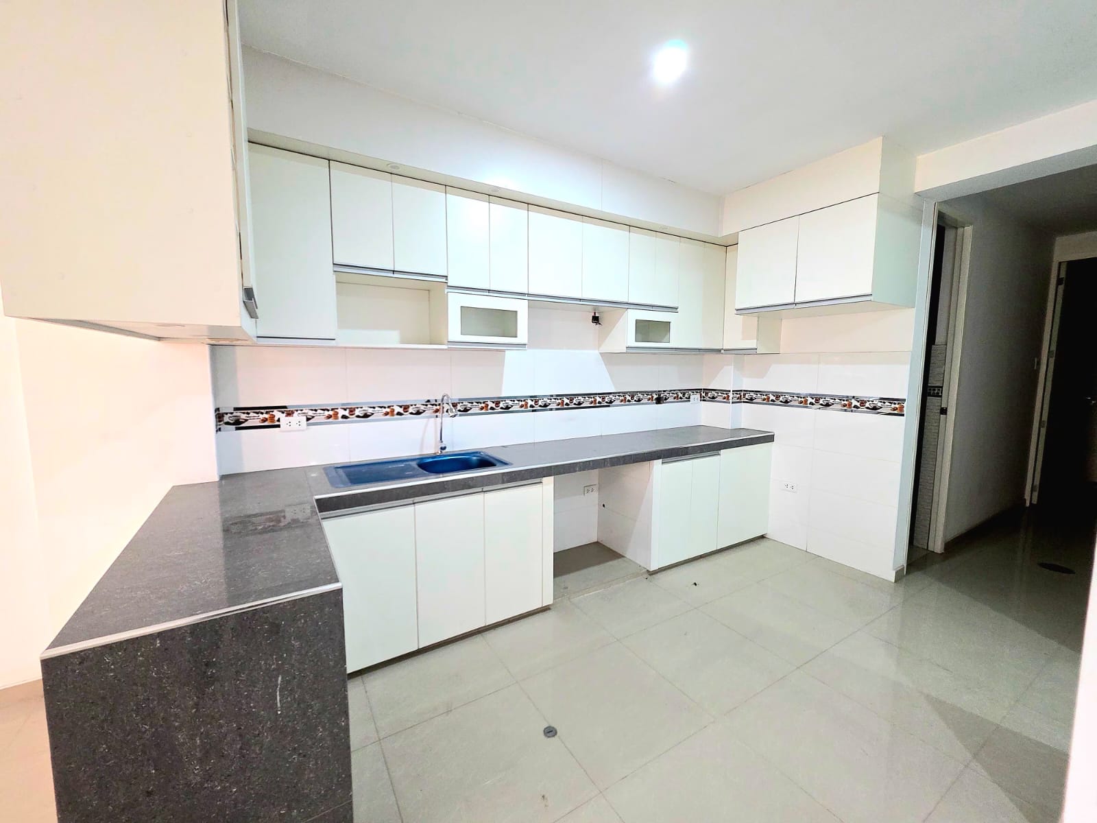 🚨 ¡OPORTUNIDAD ÚNICA EN CARABAYLLO! 🏡✨ DEPARTAMENTO EN 1° PISO + COCHERA INCLUIDA 🚗